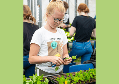 Leerling volgt workshop in educatiecentrum